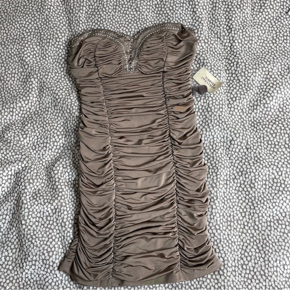 Forever 21 Dresses & Skirts - Forever 21 Taupe Strapless Scrunch Dress Size S